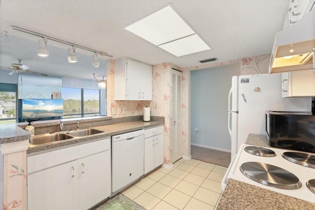 В аренду: $2,495 (2 спален, 2 ванн, 1134 Квадратных фут)