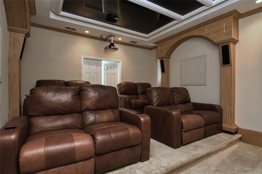 На продажу: $925,000 (5 спален, 4 ванн, 4276 Квадратных фут)