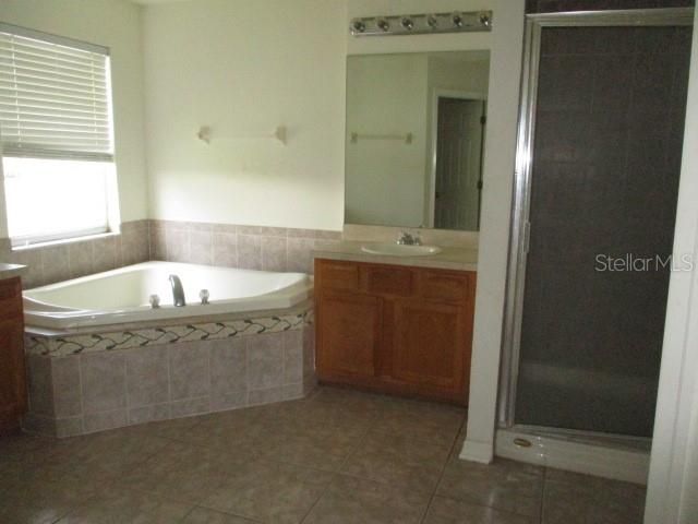 En Venta: $453,000 (5 camas, 3 baños, 3527 Pies cuadrados)