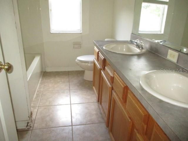 En Venta: $453,000 (5 camas, 3 baños, 3527 Pies cuadrados)