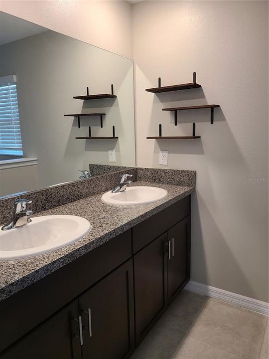 For Rent: $2,300 (3 beds, 2 baths, 1787 Square Feet)