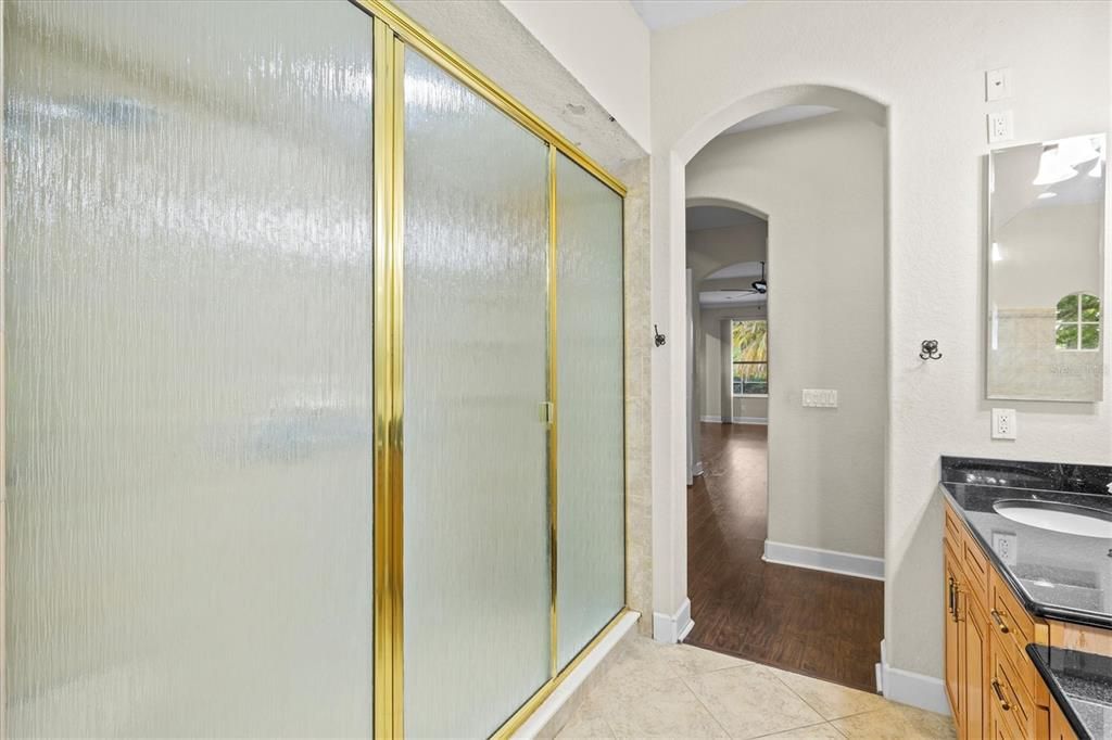 На продажу: $999,999 (5 спален, 4 ванн, 4049 Квадратных фут)