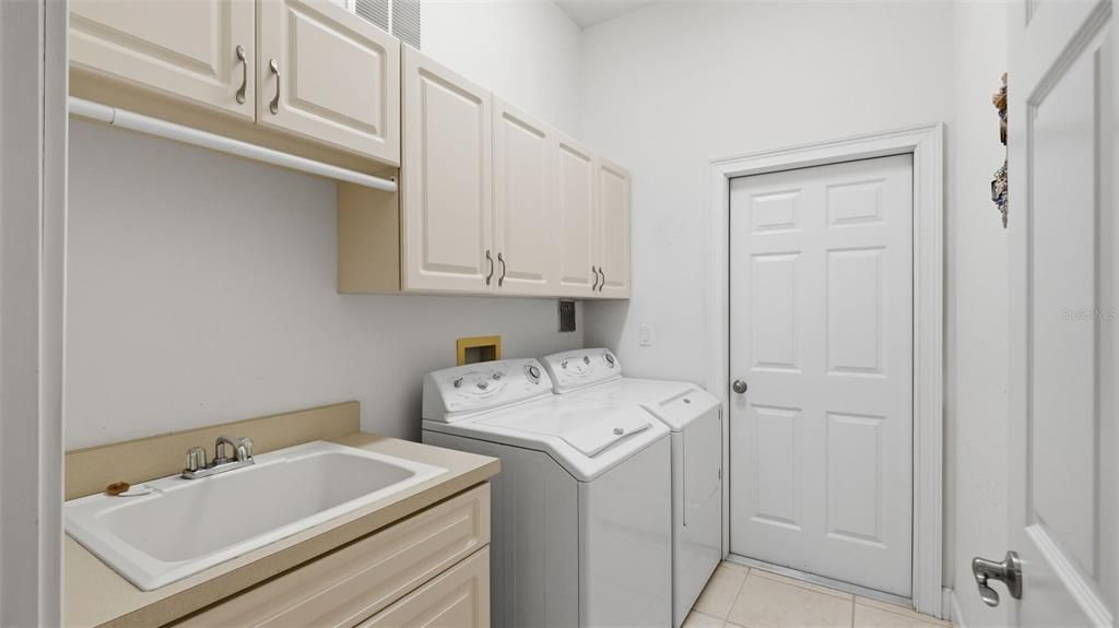 For Sale: $580,000 (3 beds, 3 baths, 3369 Square Feet)