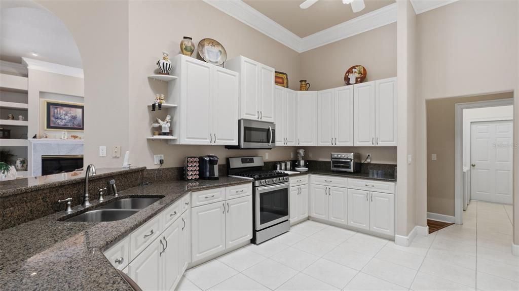For Sale: $580,000 (3 beds, 3 baths, 3369 Square Feet)