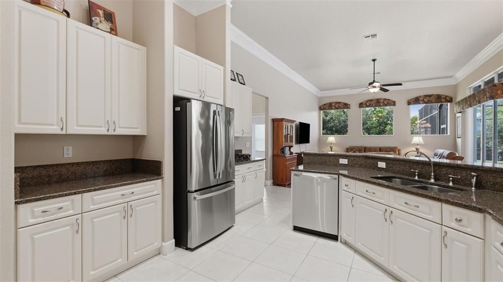 For Sale: $580,000 (3 beds, 3 baths, 3369 Square Feet)