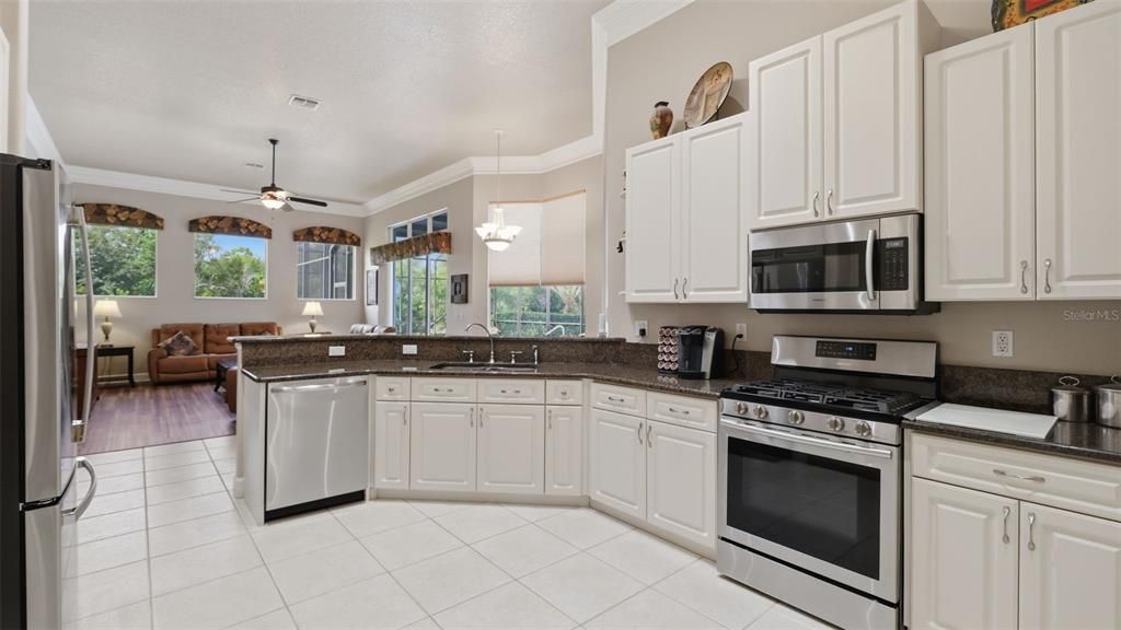 For Sale: $580,000 (3 beds, 3 baths, 3369 Square Feet)