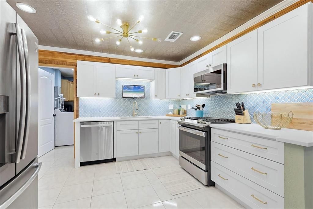 На продажу: $330,000 (3 спален, 2 ванн, 1382 Квадратных фут)