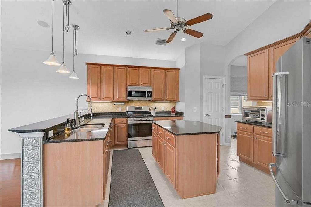 En Venta: $595,000 (3 camas, 2 baños, 2278 Pies cuadrados)