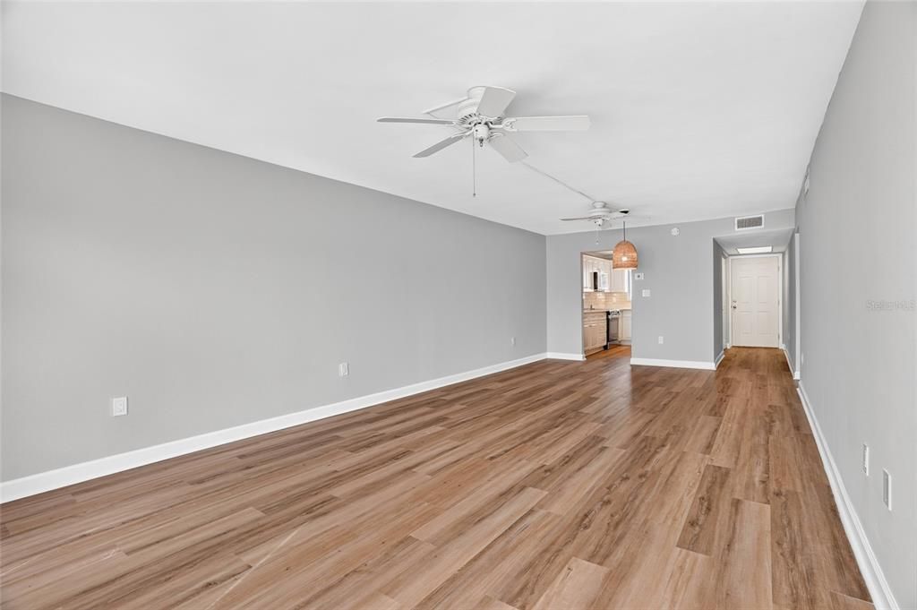 На продажу: $169,900 (2 спален, 1 ванн, 1015 Квадратных фут)