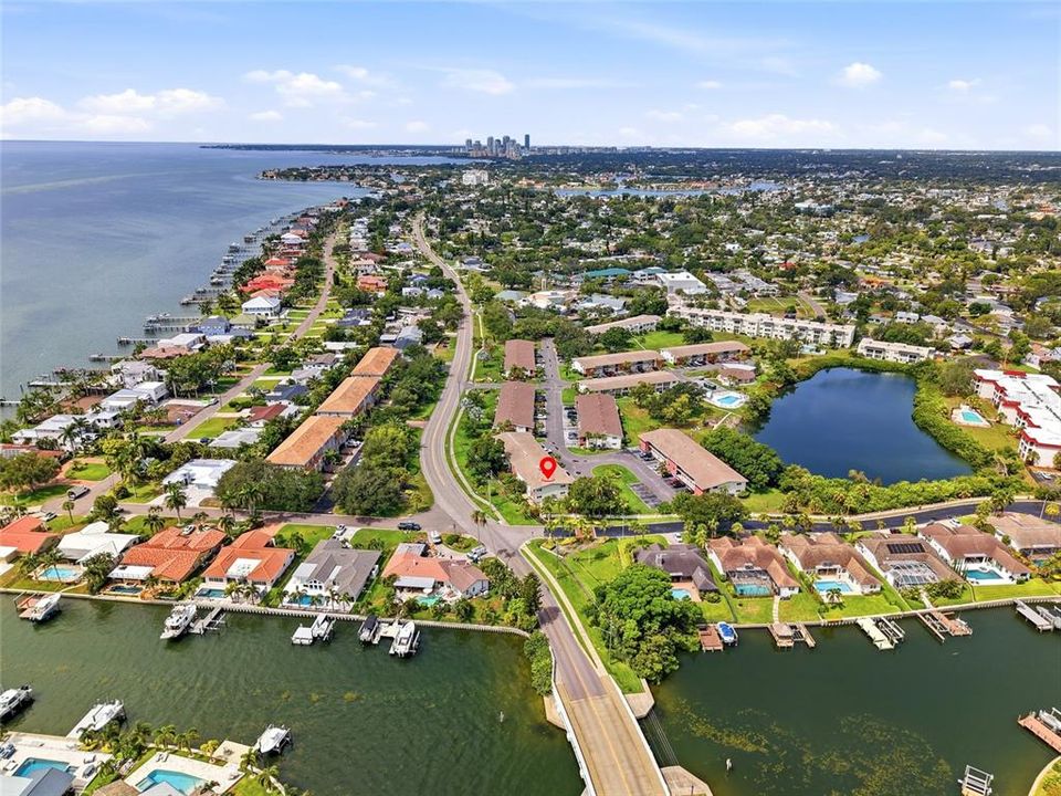 На продажу: $169,900 (2 спален, 1 ванн, 1015 Квадратных фут)