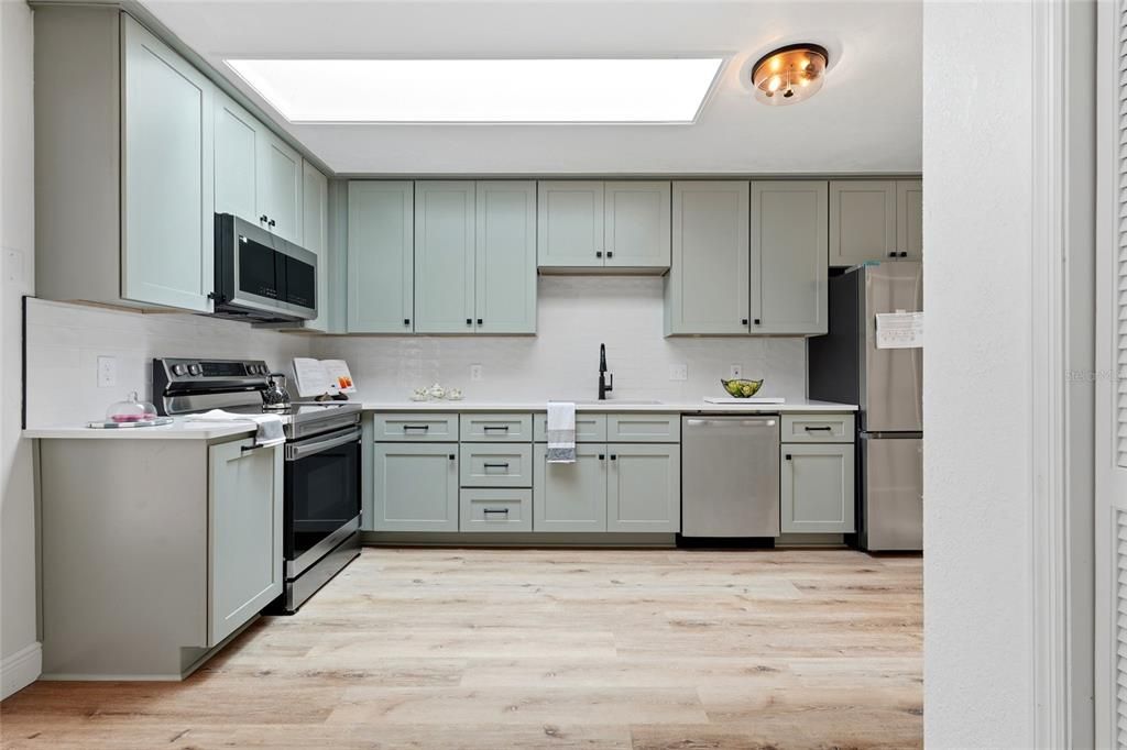 На продажу: $479,900 (3 спален, 2 ванн, 2212 Квадратных фут)