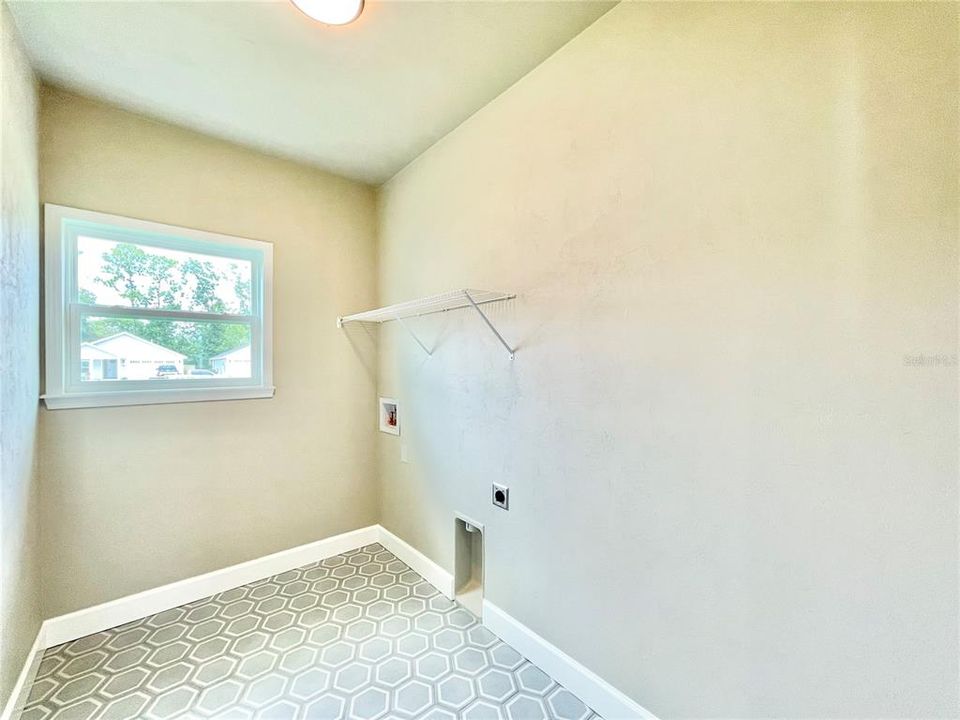 For Sale: $399,900 (3 beds, 2 baths, 1722 Square Feet)