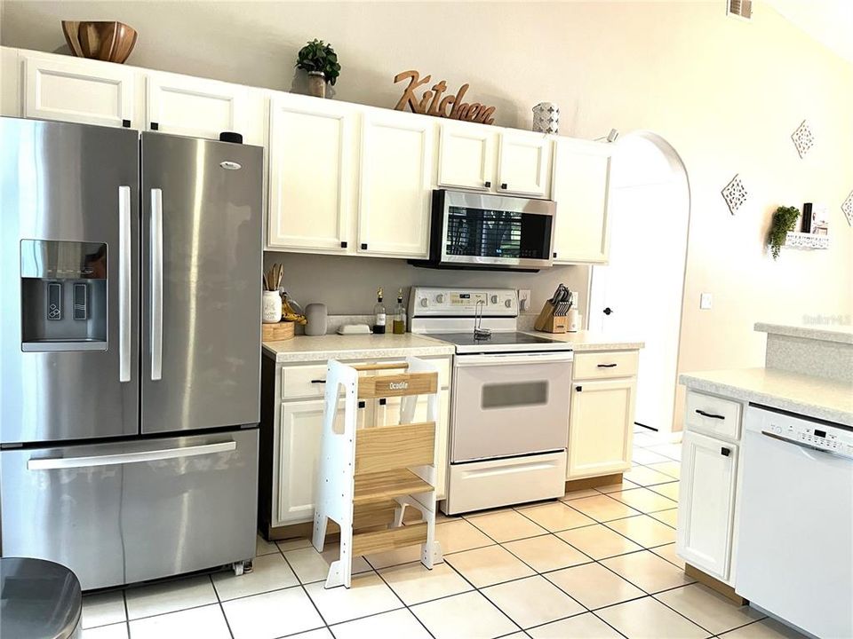 Active With Contract: $465,900 (3 beds, 2 baths, 1845 Square Feet)