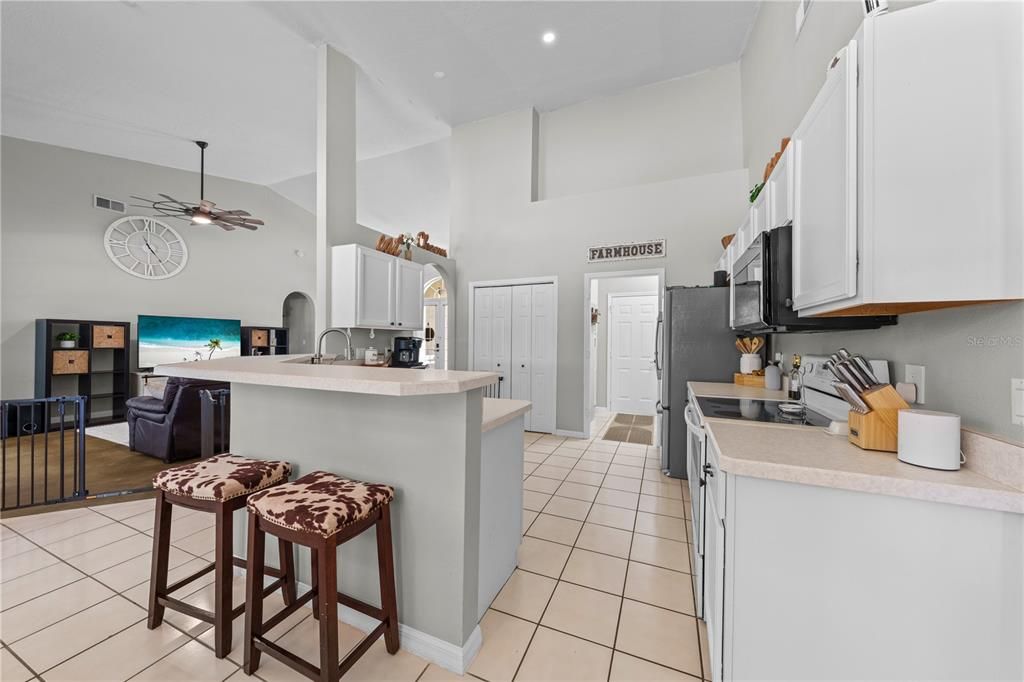 На продажу: $465,900 (3 спален, 2 ванн, 1845 Квадратных фут)