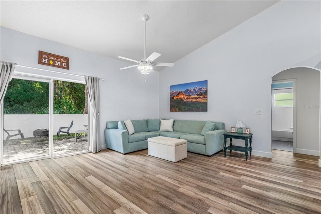 For Sale: $375,000 (3 beds, 2 baths, 1616 Square Feet)