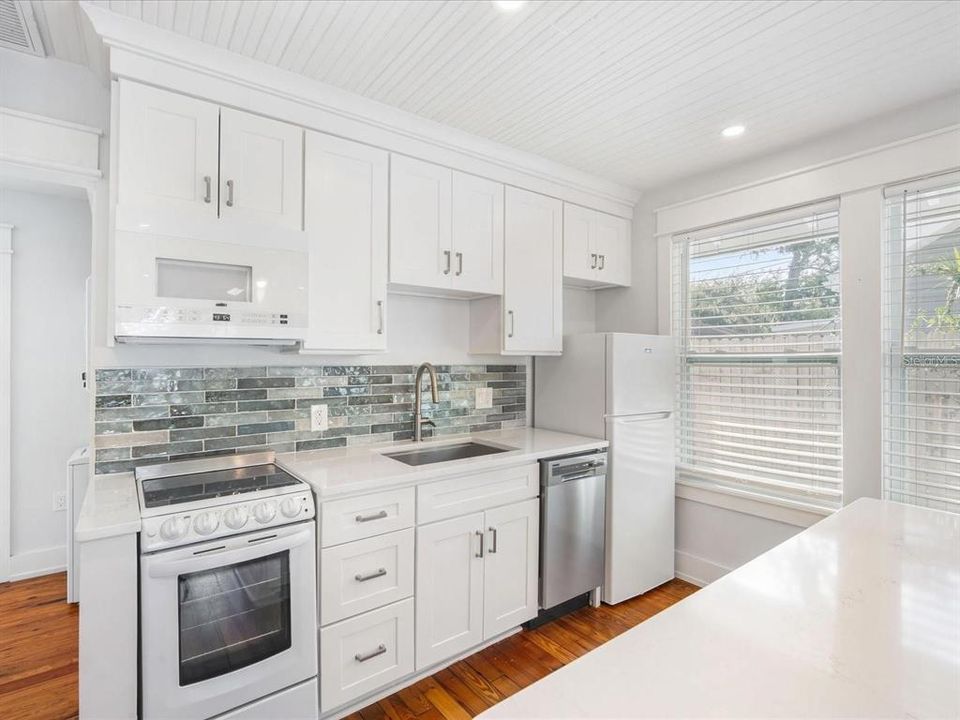En Venta: $649,000 (3 camas, 3 baños, 1855 Pies cuadrados)