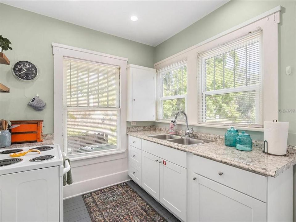 En Venta: $649,000 (3 camas, 3 baños, 1855 Pies cuadrados)