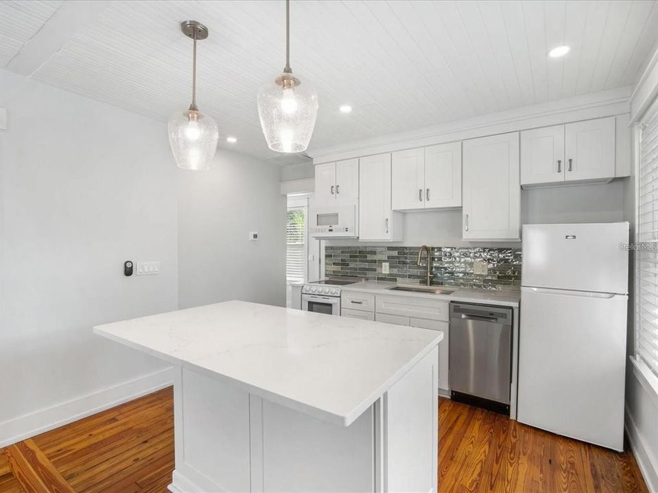 En Venta: $649,000 (3 camas, 3 baños, 1855 Pies cuadrados)