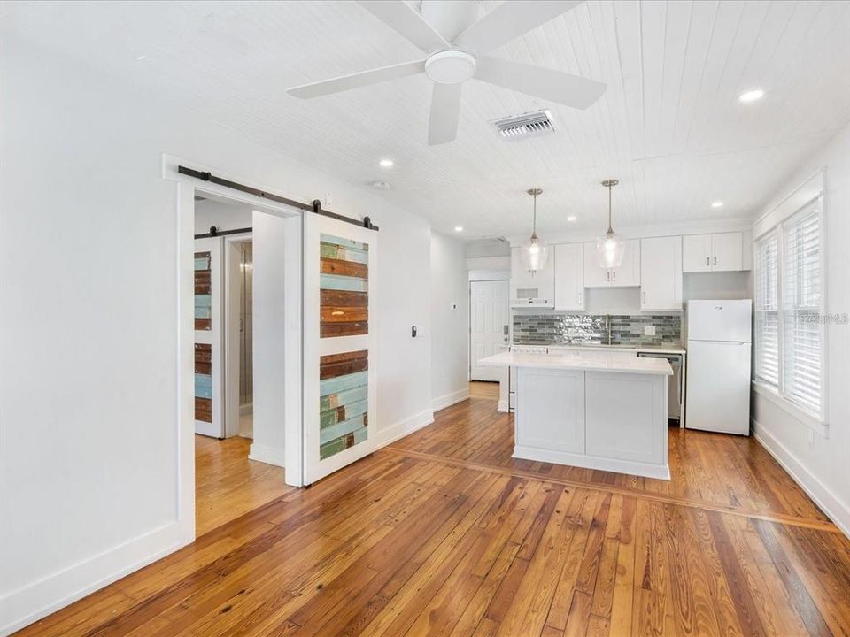 En Venta: $649,000 (3 camas, 3 baños, 1855 Pies cuadrados)