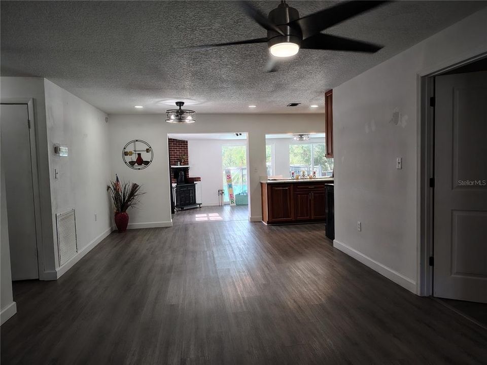 For Sale: $329,900 (4 beds, 2 baths, 1746 Square Feet)