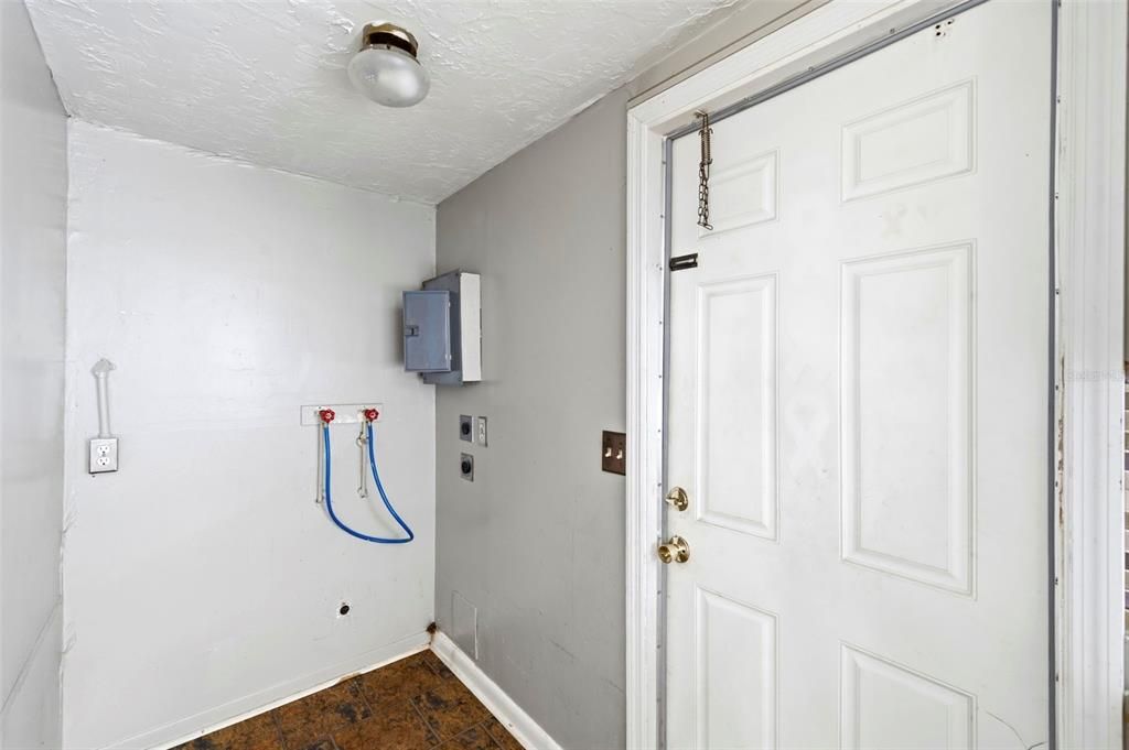 For Sale: $280,000 (4 beds, 0 baths, 1394 Square Feet)
