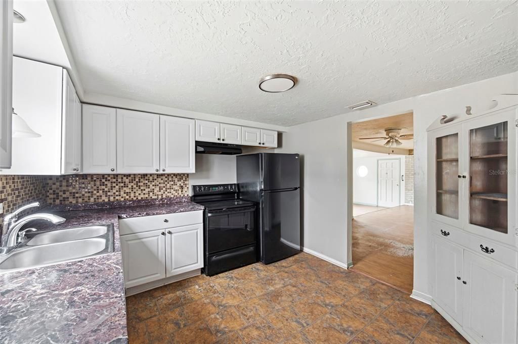 For Sale: $280,000 (4 beds, 0 baths, 1394 Square Feet)