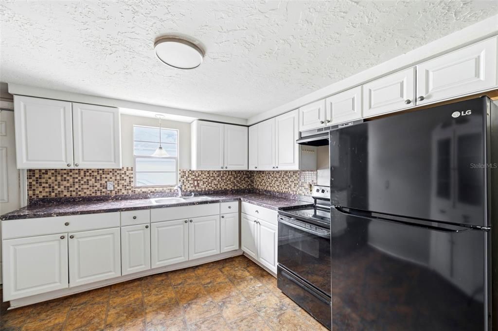 For Sale: $280,000 (4 beds, 0 baths, 1394 Square Feet)