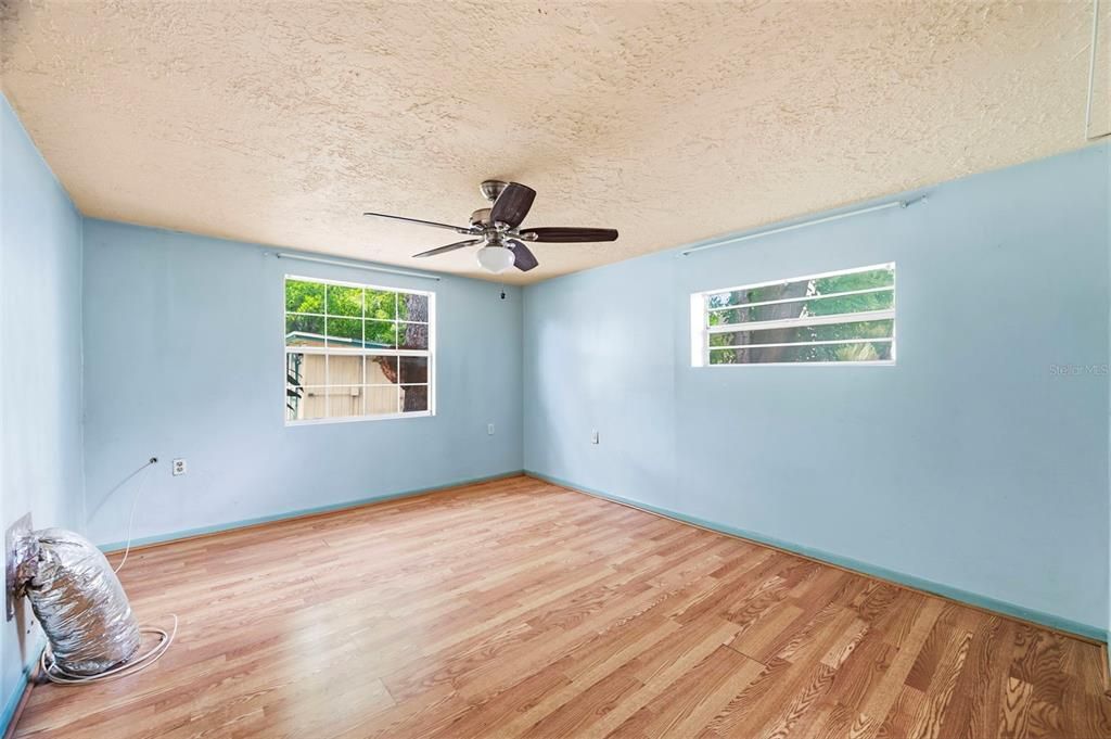 For Sale: $280,000 (4 beds, 0 baths, 1394 Square Feet)