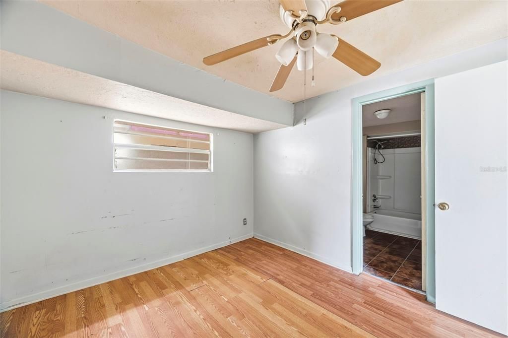 For Sale: $280,000 (4 beds, 0 baths, 1394 Square Feet)