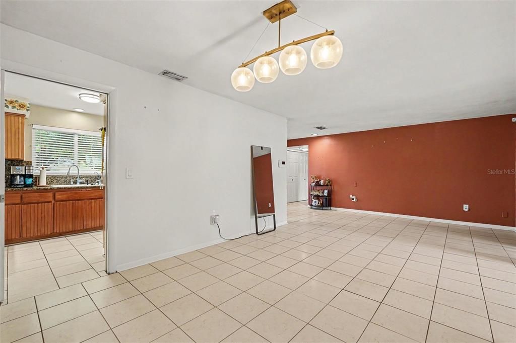 En Venta: $350,000 (2 camas, 2 baños, 1443 Pies cuadrados)