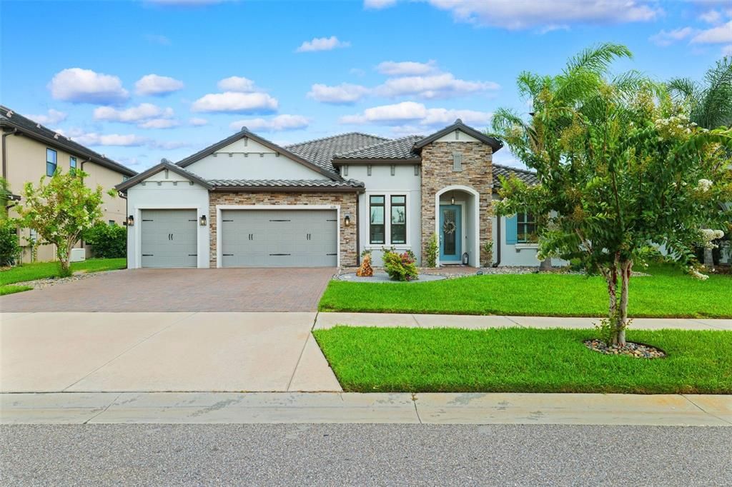 En Venta: $1,299,900 (4 camas, 3 baños, 3488 Pies cuadrados)