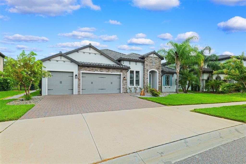 En Venta: $1,299,900 (4 camas, 3 baños, 3488 Pies cuadrados)