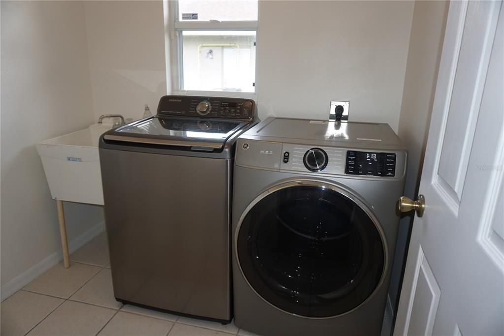 En Venta: $399,880 (3 camas, 2 baños, 1696 Pies cuadrados)