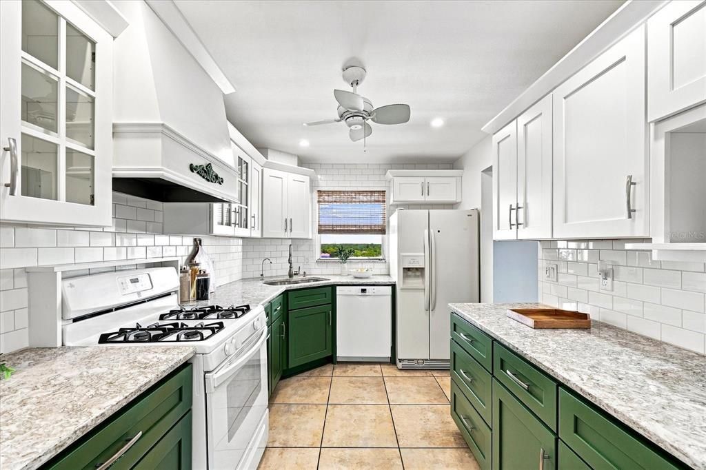 For Sale: $299,000 (2 beds, 2 baths, 1450 Square Feet)
