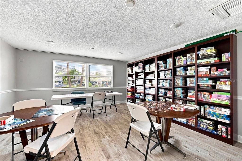 For Sale: $299,000 (2 beds, 2 baths, 1450 Square Feet)