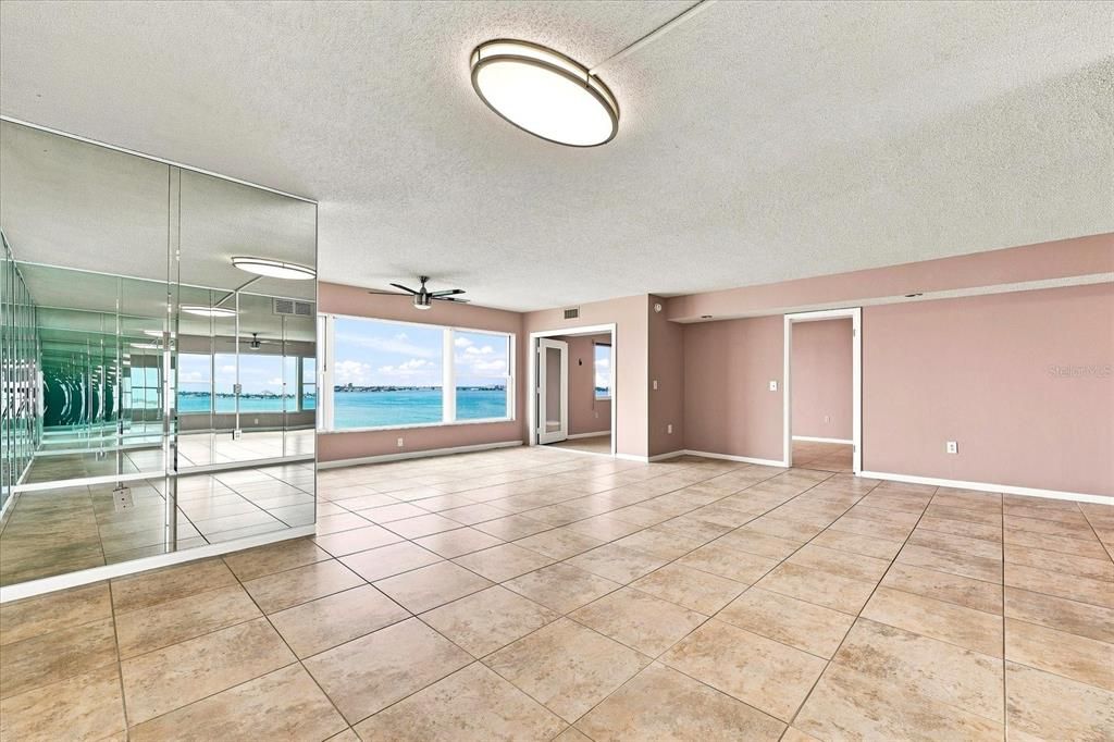 For Sale: $299,000 (2 beds, 2 baths, 1450 Square Feet)