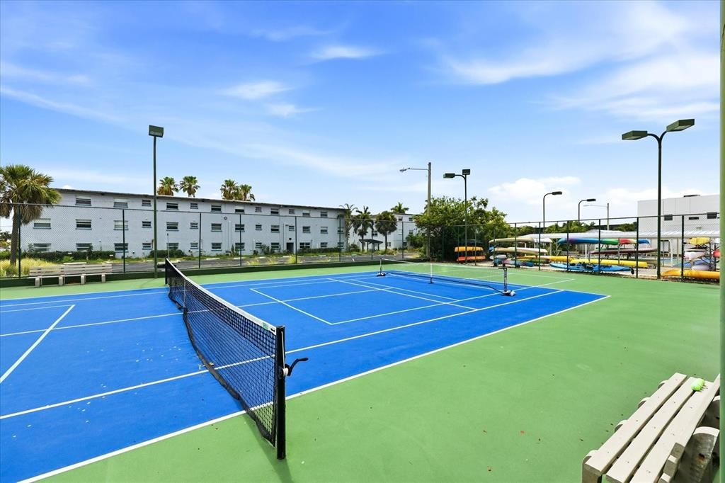 For Sale: $299,000 (2 beds, 2 baths, 1450 Square Feet)