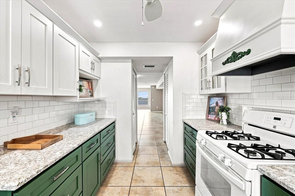 For Sale: $299,000 (2 beds, 2 baths, 1450 Square Feet)