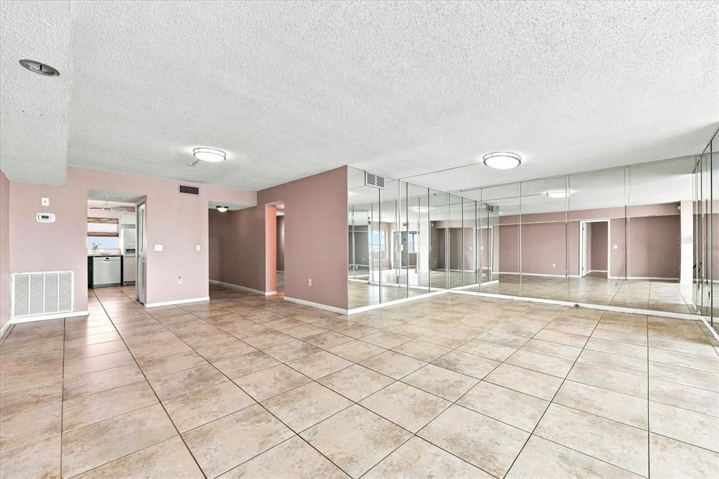 For Sale: $299,000 (2 beds, 2 baths, 1450 Square Feet)