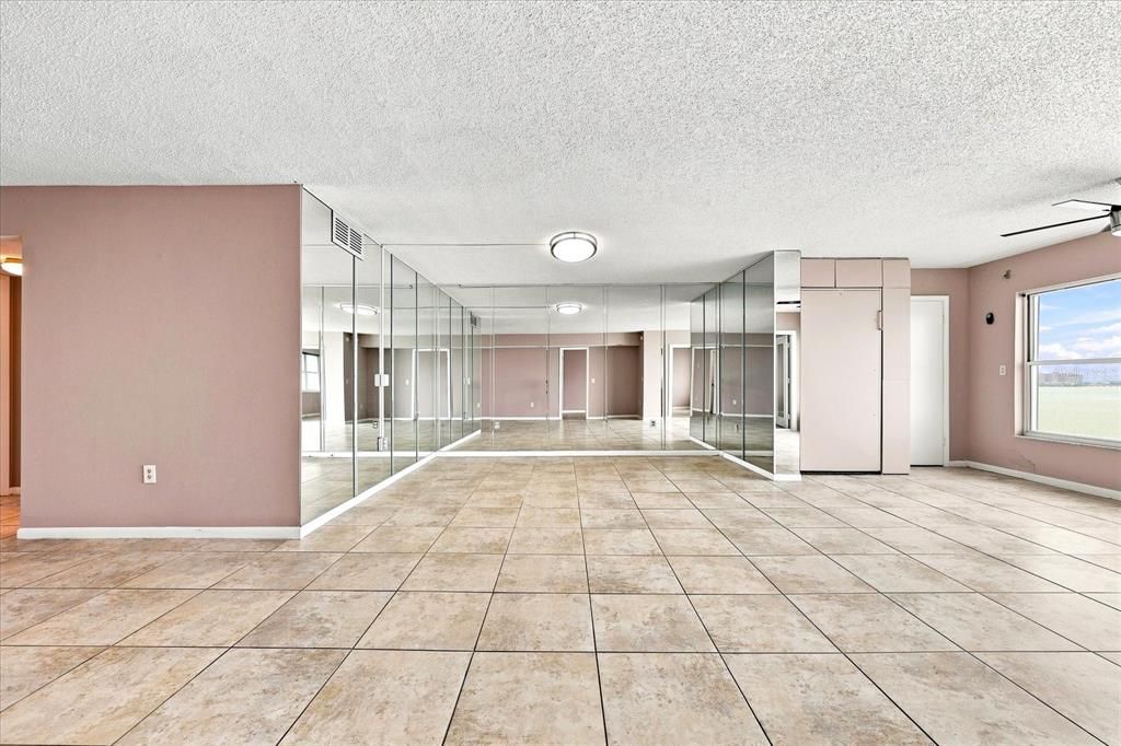 For Sale: $299,000 (2 beds, 2 baths, 1450 Square Feet)