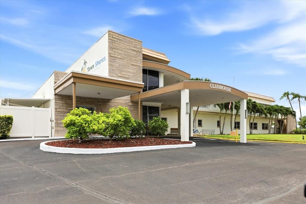 For Sale: $299,000 (2 beds, 2 baths, 1450 Square Feet)