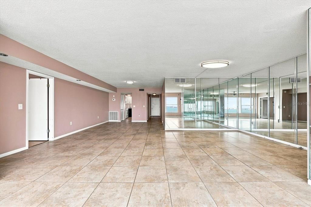 For Sale: $299,000 (2 beds, 2 baths, 1450 Square Feet)