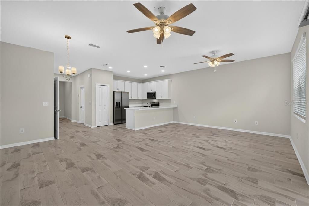 For Sale: $313,000 (3 beds, 2 baths, 1679 Square Feet)