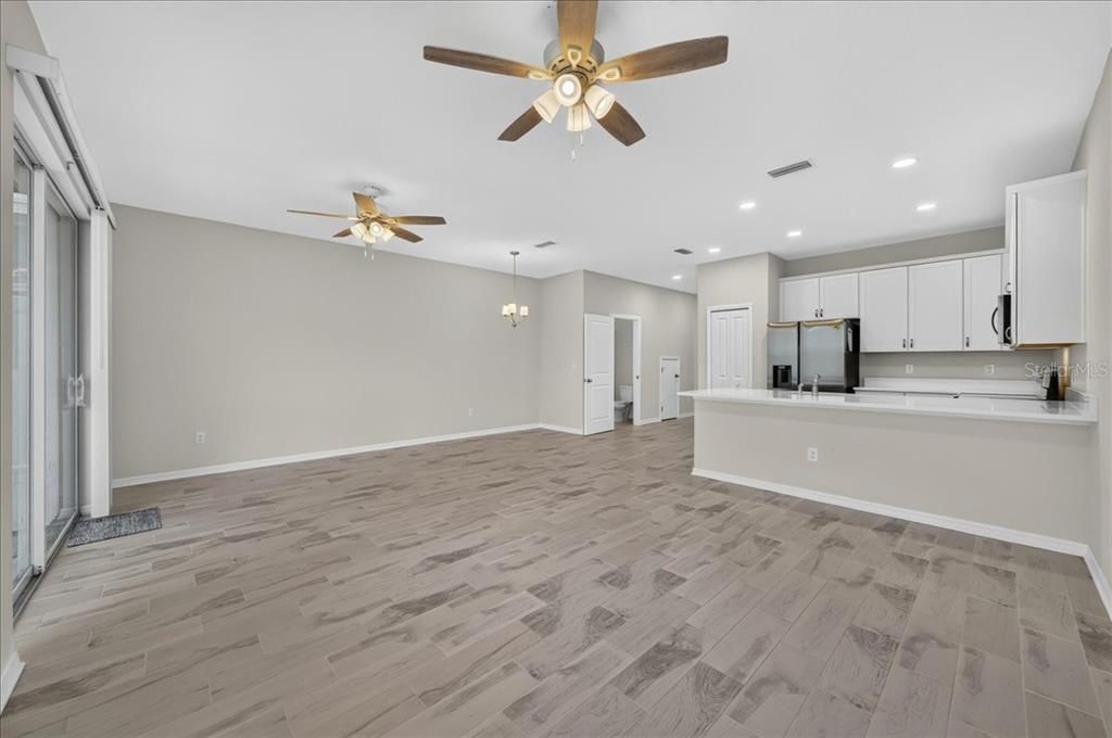 For Sale: $313,000 (3 beds, 2 baths, 1679 Square Feet)