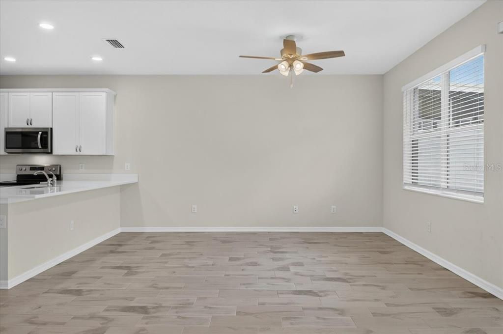 For Sale: $313,000 (3 beds, 2 baths, 1679 Square Feet)