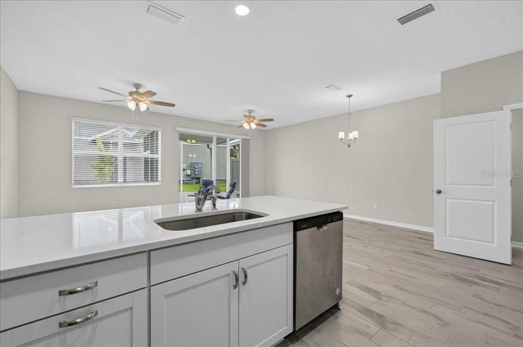 For Sale: $313,000 (3 beds, 2 baths, 1679 Square Feet)