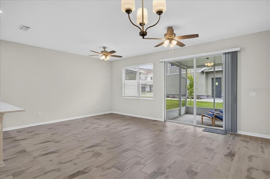 For Sale: $313,000 (3 beds, 2 baths, 1679 Square Feet)