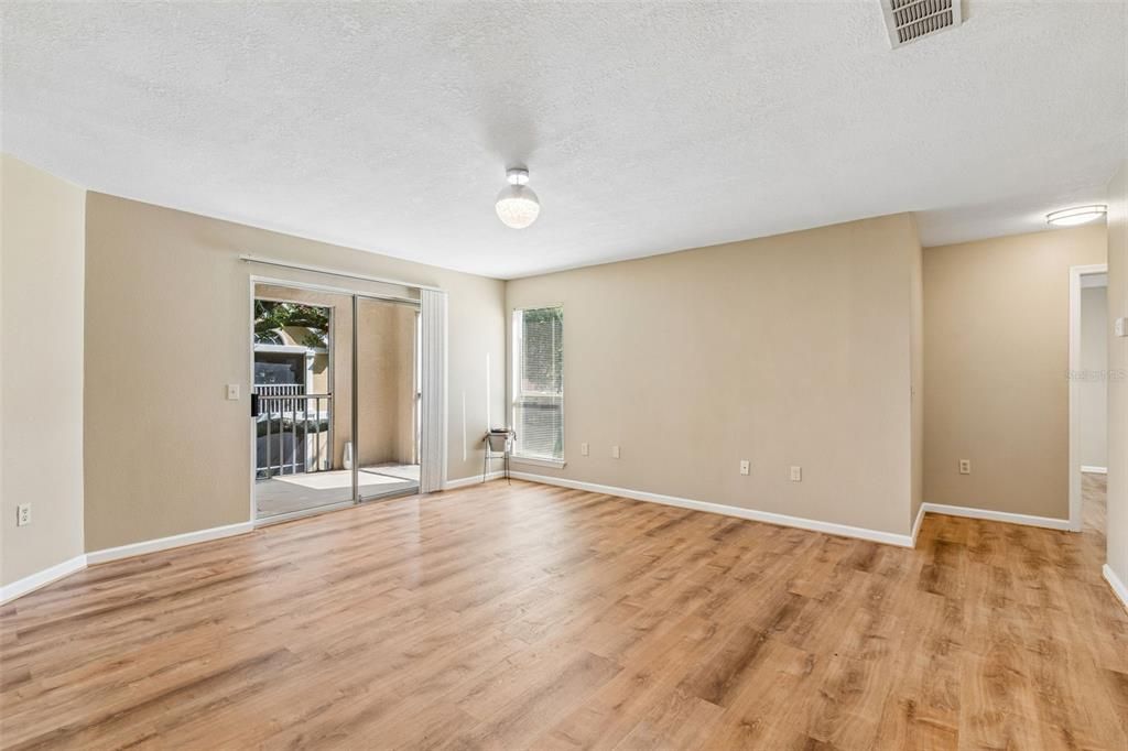 На продажу: $149,990 (2 спален, 2 ванн, 1164 Квадратных фут)