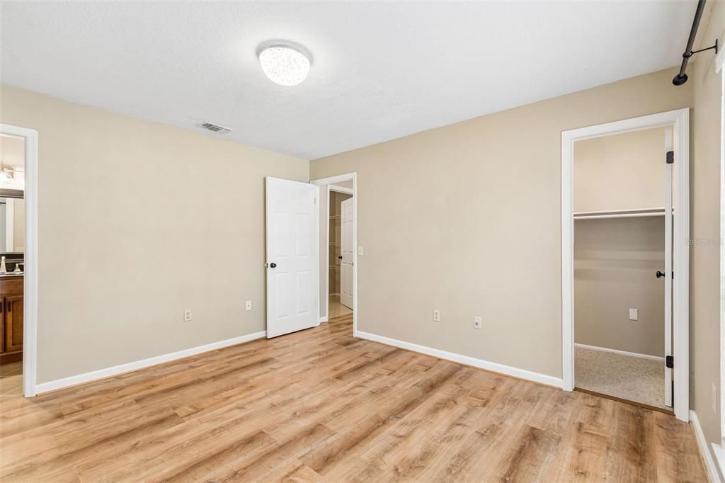 На продажу: $149,990 (2 спален, 2 ванн, 1164 Квадратных фут)