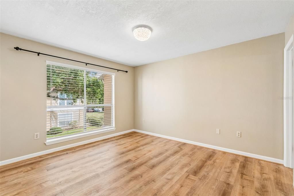 На продажу: $149,990 (2 спален, 2 ванн, 1164 Квадратных фут)